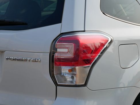 Used 2018 Subaru Forester 2.5i Premium AWD/4WD image 17