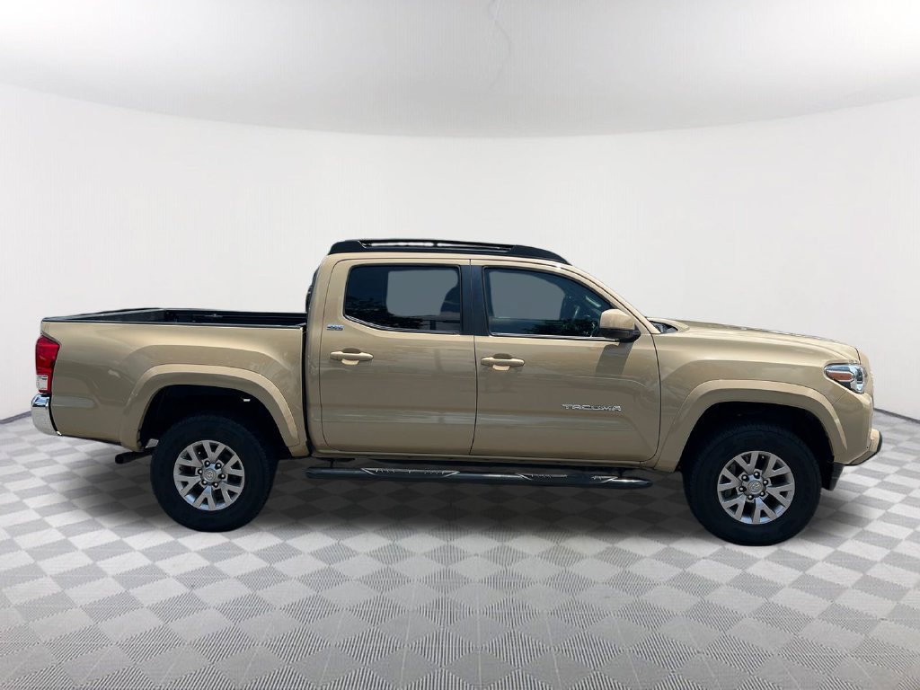Used 2017 Toyota Tacoma SR5 w/ Tow Package RWD image 4