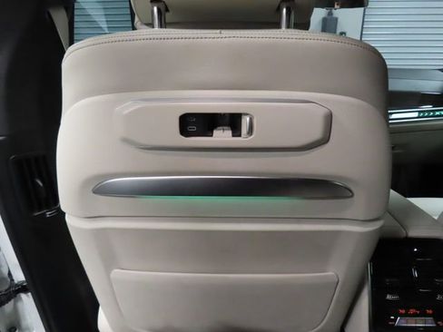 Used 2025 BMW X7 xDrive40i w/ M Sport Package image 31