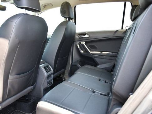 Used 2021 Volkswagen Tiguan SE w/ Panoramic Sunroof Package FWD image 21