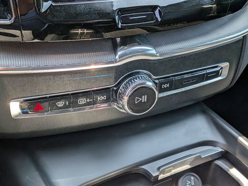 Used 2021 Volvo XC60 T8 R-Design w/ Advanced Package image 21