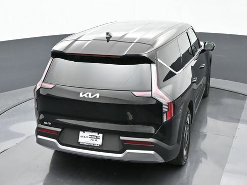 Used 2024 Kia EV9 Light RWD image 33
