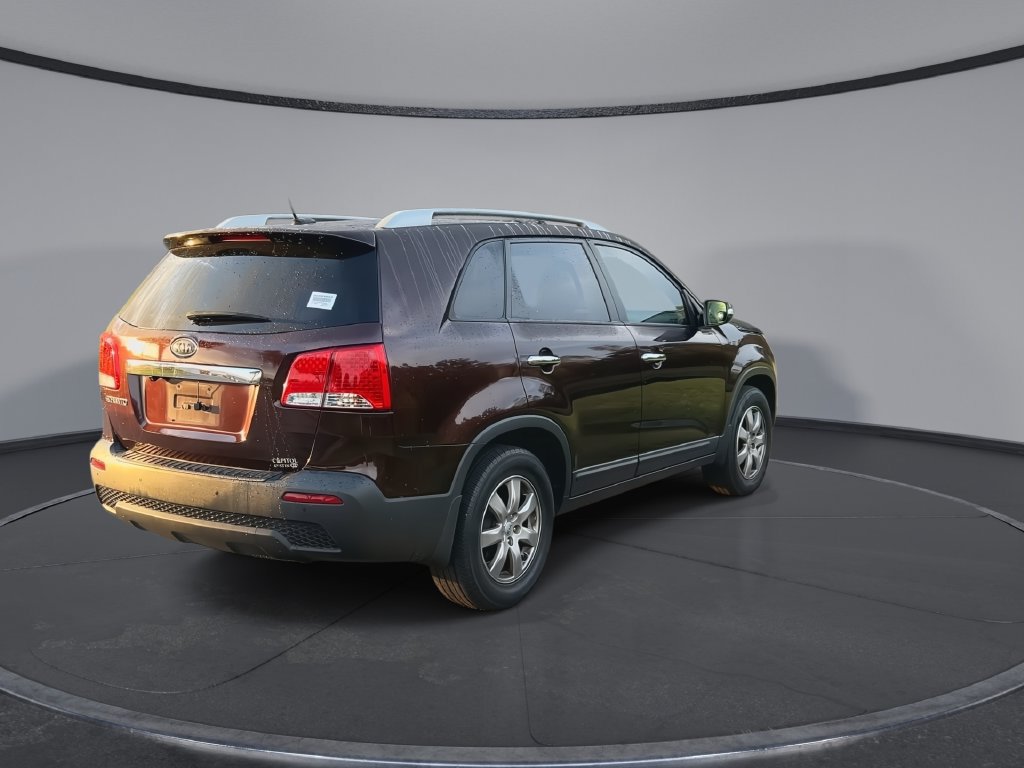 Used 2013 Kia Sorento LX w/ Convenience Pkg FWD image 8