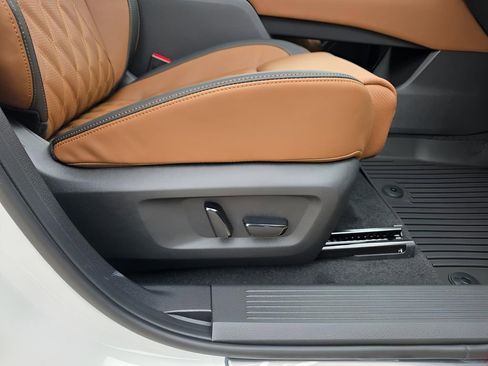 New 2026 Nissan Rogue Platinum image 12