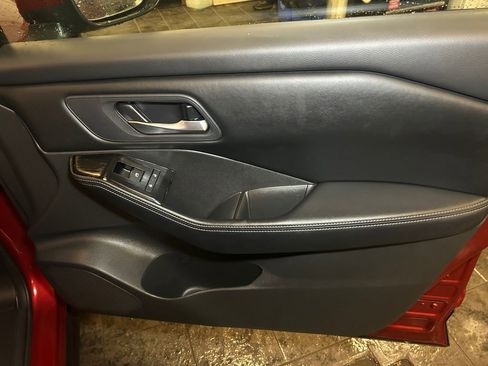 Used 2025 Nissan Rogue SV AWD/4WD image 17