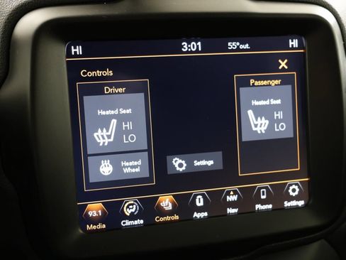 Used 2023 Jeep Renegade Latitude w/ Premium Group image 9