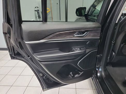 Used 2022 Jeep Grand Cherokee Limited image 29