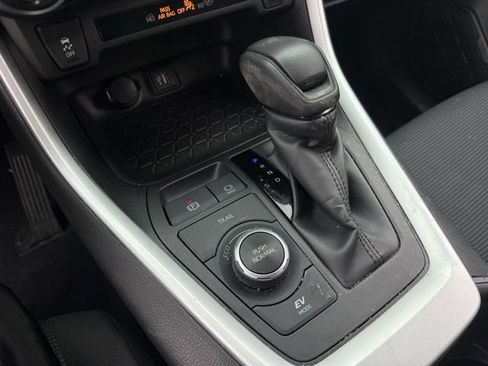 Used 2024 Toyota RAV4 LE AWD/4WD image 21