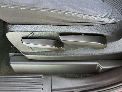 Used 2018 GMC Sierra 1500 SLE image 24