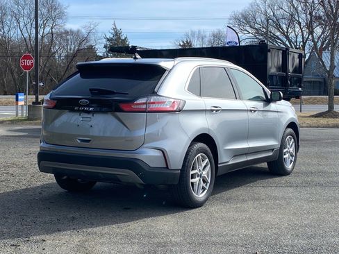 Certified 2022 Ford Edge SEL w/ Convenience Package AWD/4WD image 4