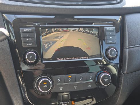 Used 2020 Nissan Rogue S AWD/4WD image 24
