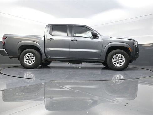 Used 2024 Nissan Frontier SV image 34