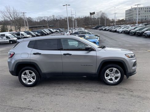 Used 2023 Jeep Compass Sport image 7