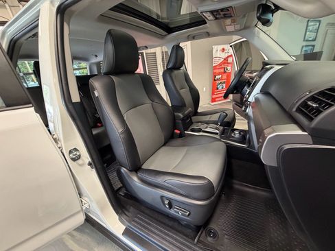 Used 2022 Toyota 4Runner SR5 Premium w/ Moonroof Package AWD/4WD image 4