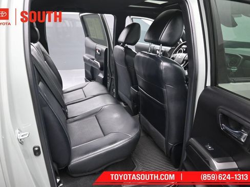 Used 2022 Toyota Tacoma TRD Sport w/ TRD Premium Sport Package AWD/4WD image 27