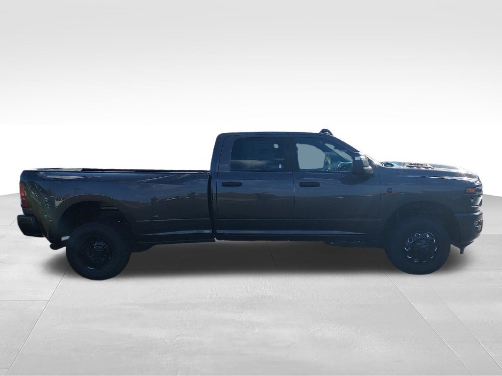 New 2027 RAM 3500 Big Horn w/ Night Edition AWD/4WD image 6