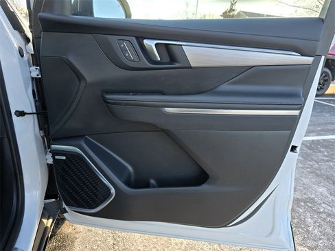 Certified 2025 Buick Enclave Preferred image 33