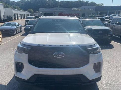 Used 2025 Ford Explorer ST-Line AWD/4WD image 3
