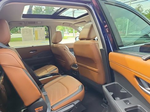 Used 2023 Nissan Pathfinder Platinum AWD/4WD image 8