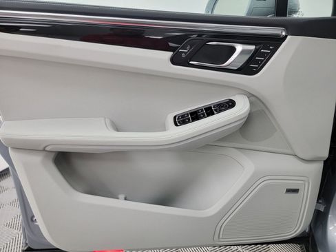 New 2025 Porsche Macan S image 19