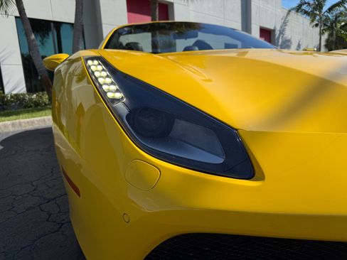 Used 2018 Ferrari 488 Spider image 15