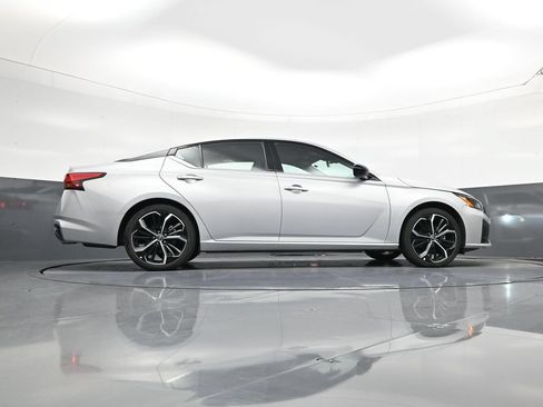 Certified 2025 Nissan Altima 2.5 SR FWD image 25