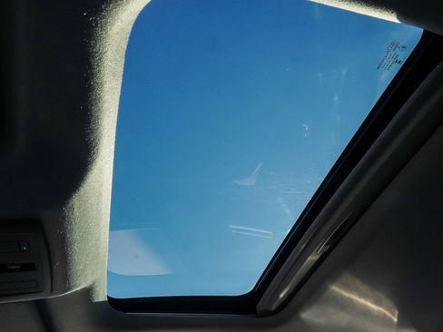 Used 2024 Nissan Sentra SR w/ SR Premium Package image 21