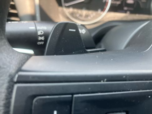 Used 2025 Nissan Rogue S FWD image 17