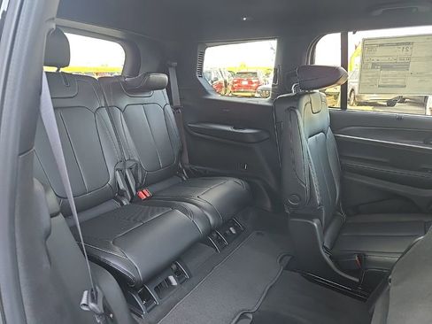 New 2025 Jeep Grand Cherokee L Limited w/ Luxury Tech Group II image 96