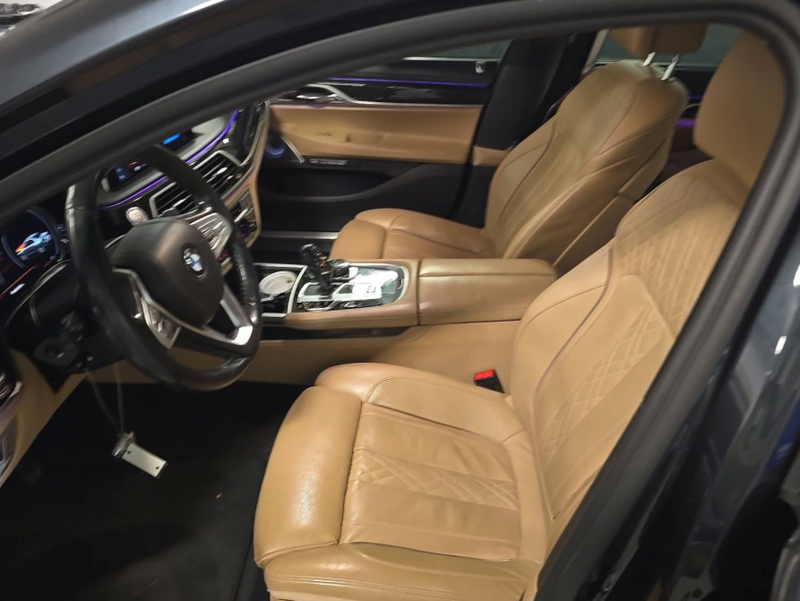 Used 2018 BMW 750i xDrive AWD/4WD image 12