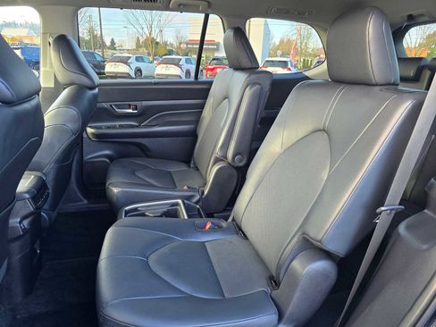 Used 2025 Toyota Grand Highlander AWD image 19