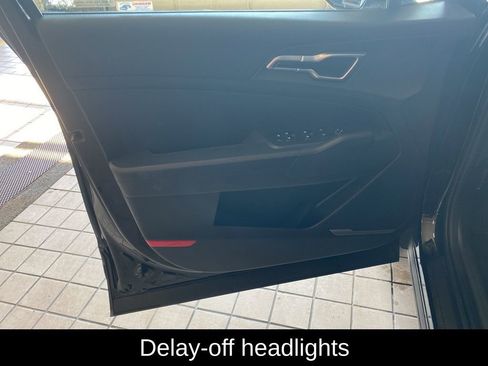 Used 2025 Kia Sportage LX image 9