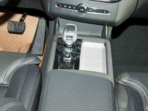 New 2026 Volvo XC90 B6 Ultra w/ Protection Package image 30