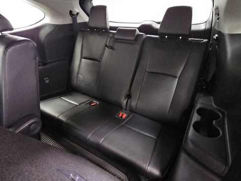 Used 2021 Toyota Highlander XLE AWD/4WD image 34