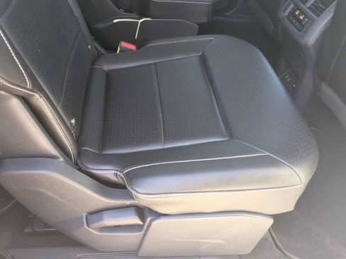 Used 2023 Volkswagen Atlas SE w/ Black Wheel Package FWD image 26