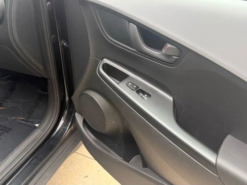 Used 2018 Hyundai Kona SE image 24