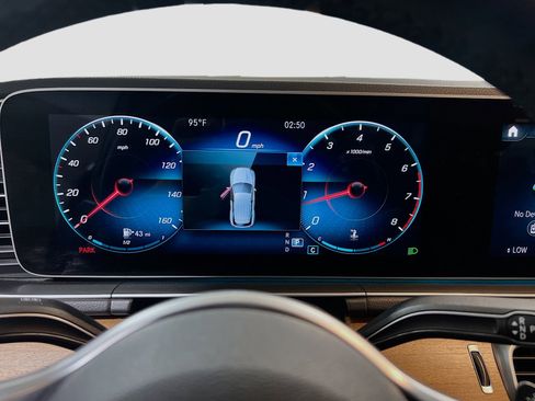 Used 2021 Mercedes-Benz GLE 350 4MATIC w/ Premium Package image 7