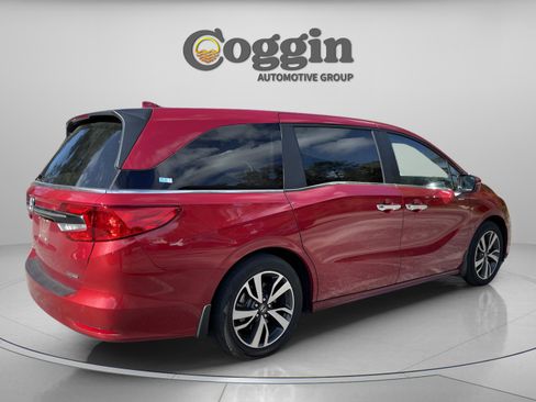 Certified 2024 Honda Odyssey Touring image 5