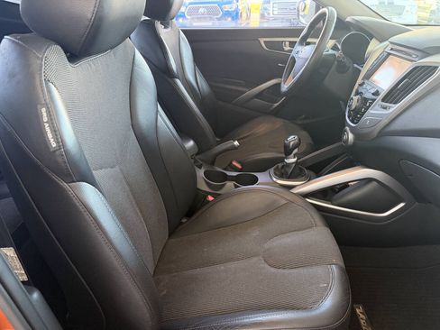 Used 2012 Hyundai Veloster w/ Style Pkg FWD image 12
