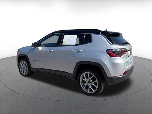 Used 2025 Jeep Compass Limited AWD/4WD image 10