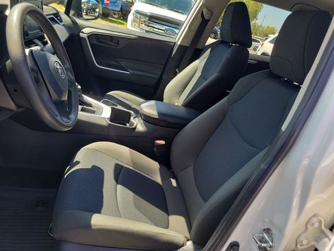 Used 2022 Toyota RAV4 LE image 17