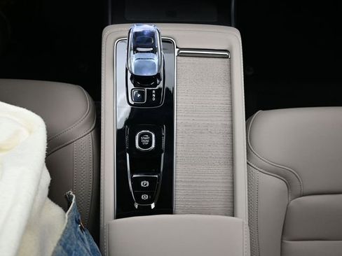 New 2026 Volvo XC90 B6 Plus w/ Protection Package Premier image 16