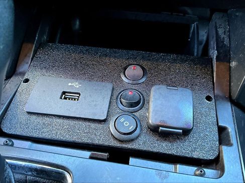 Used 2019 Ford Explorer XLT image 32