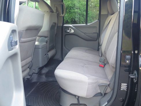 Used 2010 Nissan Frontier SE AWD/4WD image 11