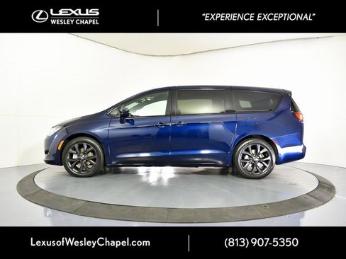 Used 2020 Chrysler Pacifica Touring w/ S Appearance Package image 10