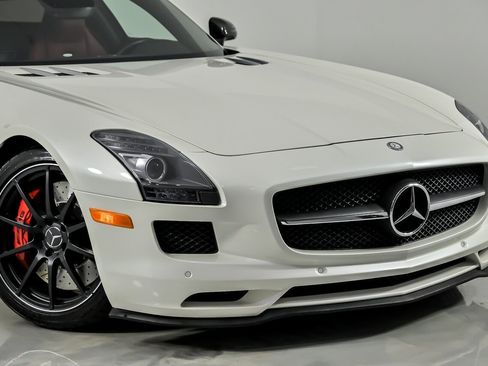 Used 2012 Mercedes-Benz SLS AMG Coupe image 4