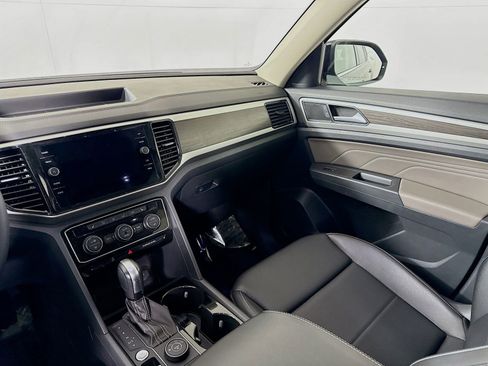 Used 2023 Volkswagen Atlas SE w/ Panoramic Sunroof Package image 22