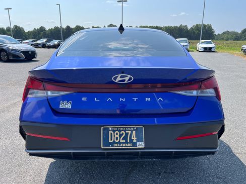 Used 2024 Hyundai Elantra SE FWD image 4