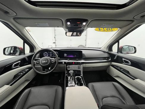 Used 2024 Kia Carnival SX Prestige FWD image 4