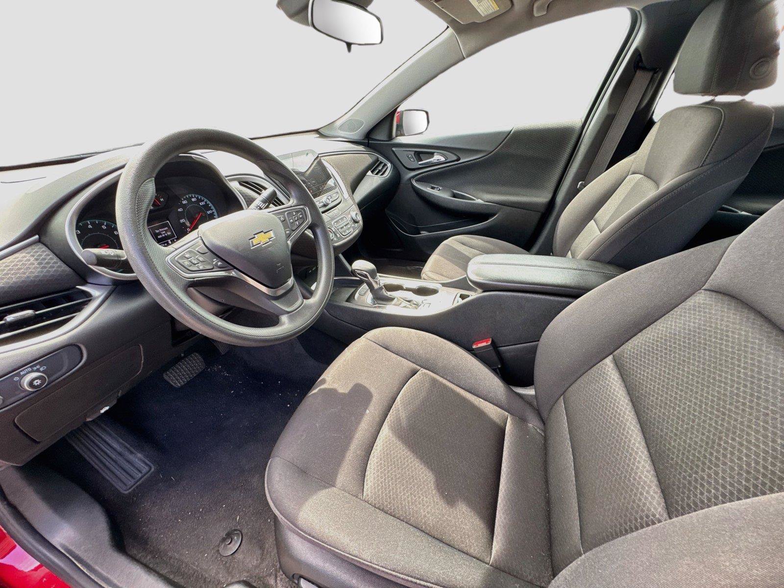 Used 2025 Chevrolet Malibu LT FWD image 11